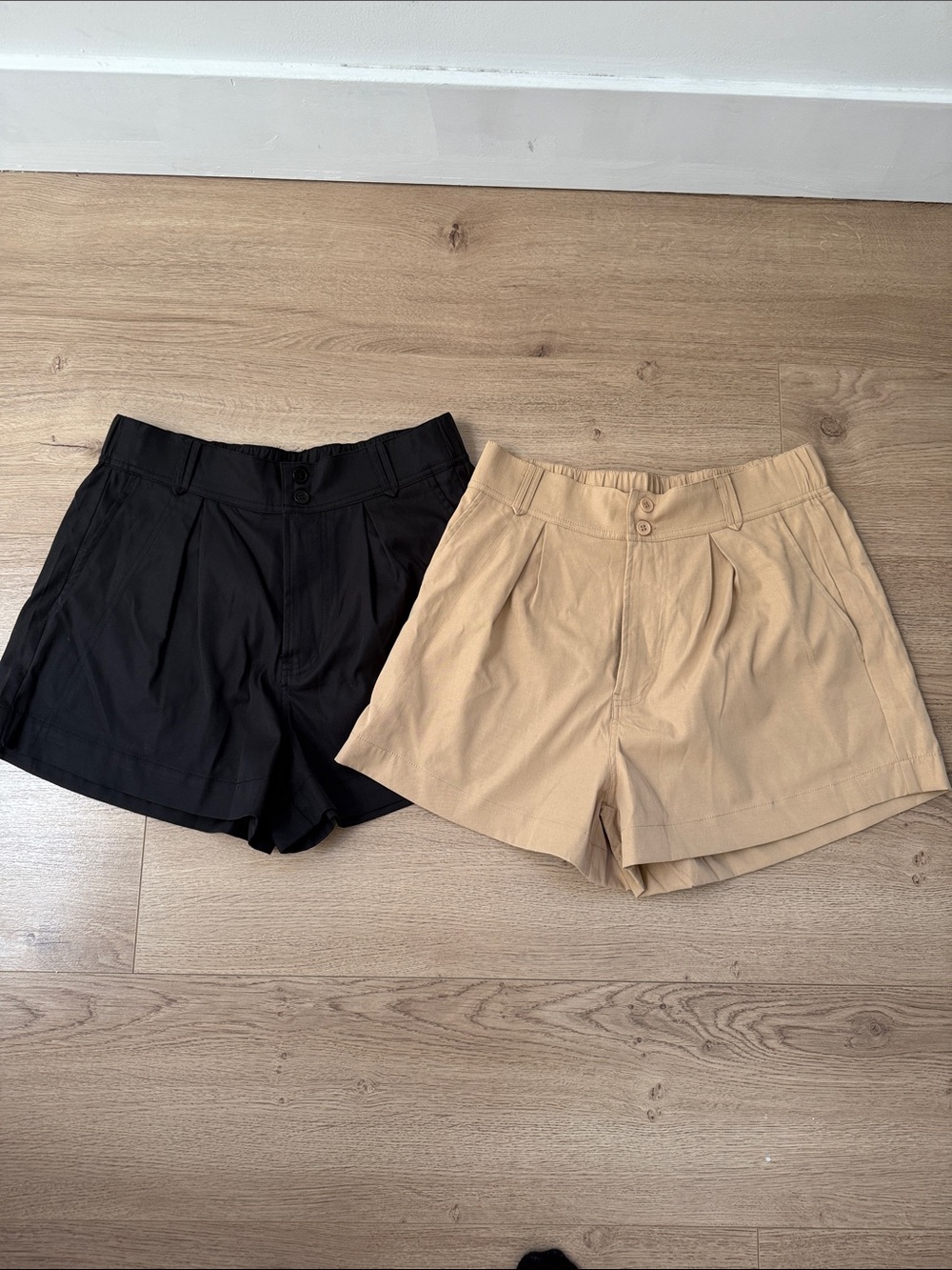 Women's Pleated High-Waist Shorts — Black & Beige